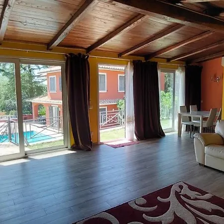 Il Ciclamino: Private Pool Retreat Near Rome Villa *